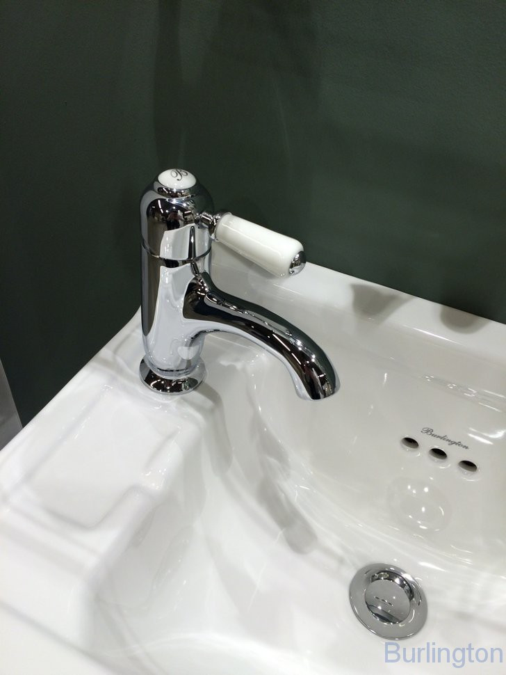 Смеситель для раковины на 1 отверстие, с донным клапаном [CH22]