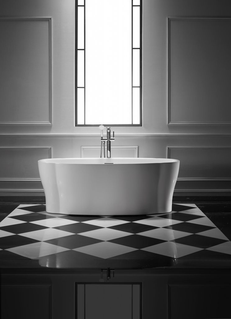 Отдельностоящая, овальная акриловая ванна в комплекте со сливом-переливом цвета хром BelBagno BB403-1700-850