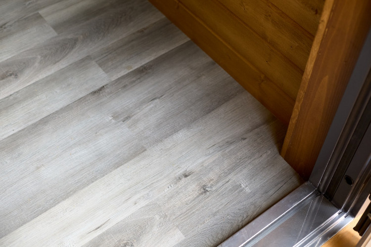 SPC-ламинат Home Expert Дуб Горный ручей 1211/68W906