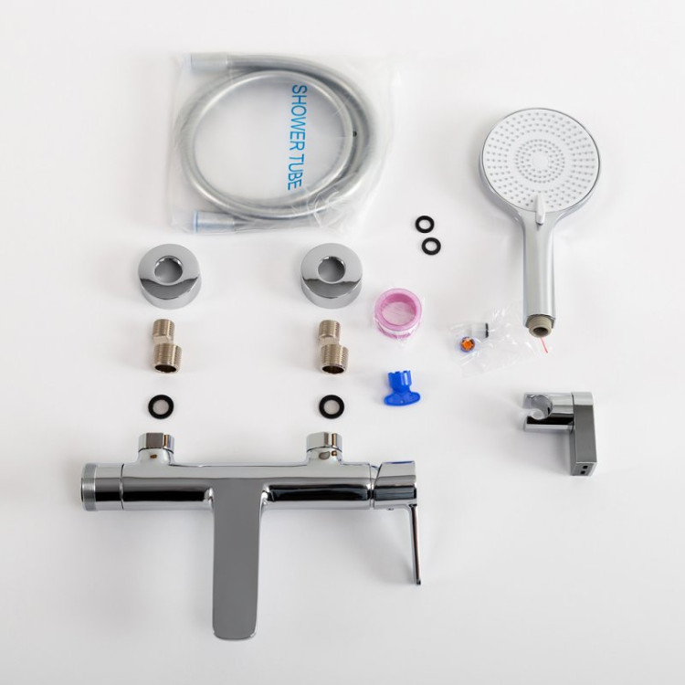 Смеситель для ванны и душа в комплекте с ручным душем, шлангом и держателем Cezares LUX-VD-01