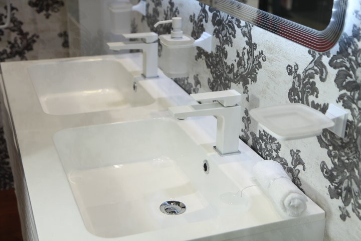 Подвесной шкафчик с одной нижней открытой полкой и распашной дверкой вверху, 30x22x61 Cezares BAPN02.601