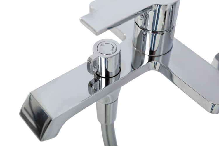 Смеситель для ванны и душа в комплекте с ручным душем, шлангом и держателем Cezares AURORA-VASM-CRM