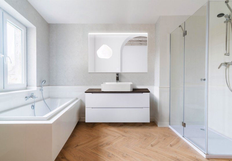 Зеркало в алюминиевой раме с подсветкой, с сенсорным выключателем Cezares SPC-UNO-700-700-TCH