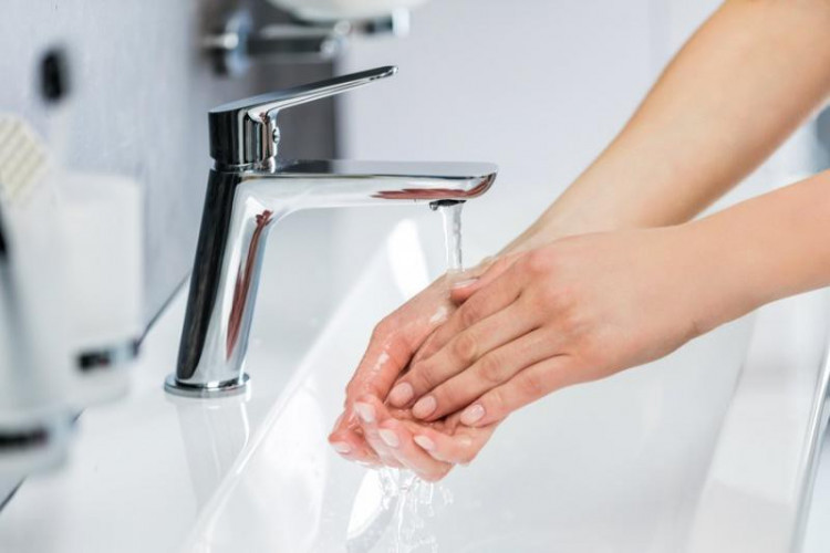 Тумба с раковиной Ravak Classic 70 в комплекте со смесителем CL 012