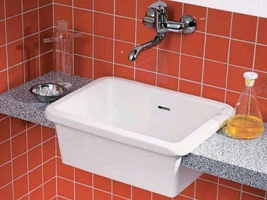 Хозяйственная раковина Hatria Complements 42 YN02