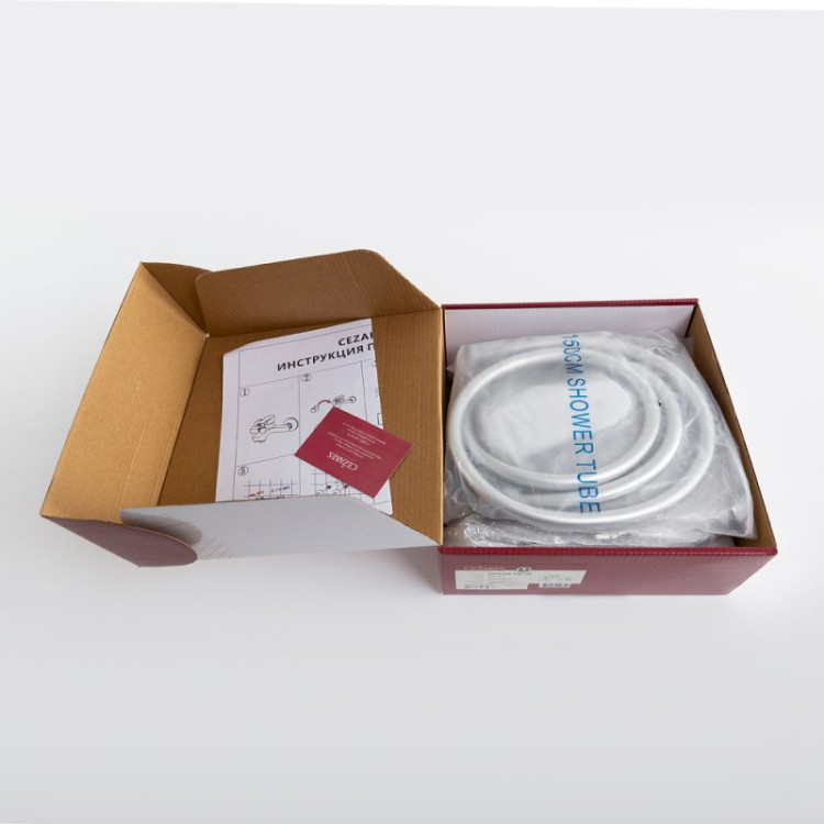 Смеситель для ванны и душа в комплекте с ручным душем, шлангом и держателем Cezares STYLUS-VD-NOP