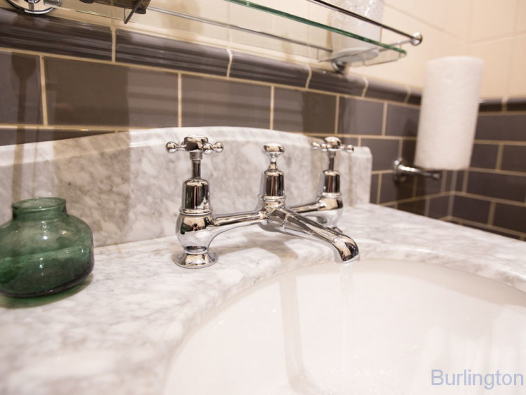 Смеситель для раковины на 2 отверстия с пробкой и цепочкой [CL10 BLA]