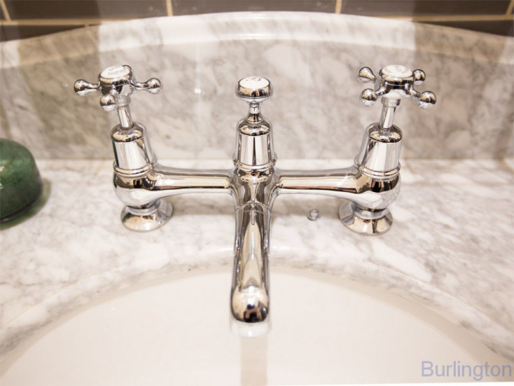 Смеситель для раковины на 2 отверстия с пробкой и цепочкой [CL10 BLA]