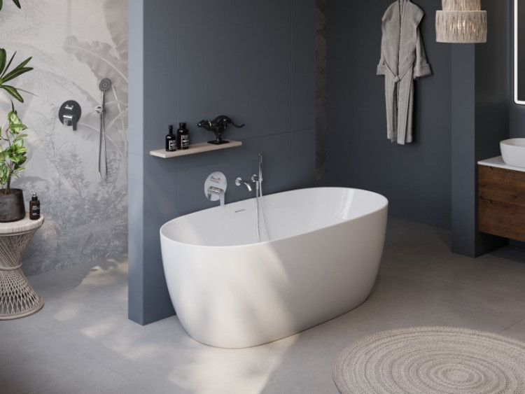 Отдельностоящая, овальная акриловая ванна в комплекте со сливом-переливом цвета хром Cezares BB415-1700-800