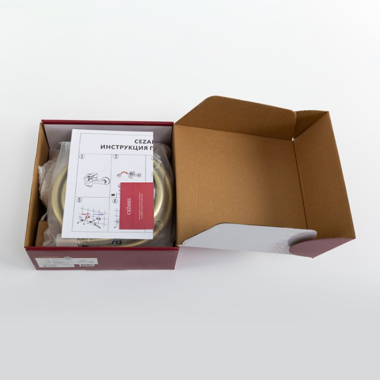 Смеситель для ванны и душа в комплекте с ручным душем, шлангом и держателем Cezares STYLUS-VD-IN