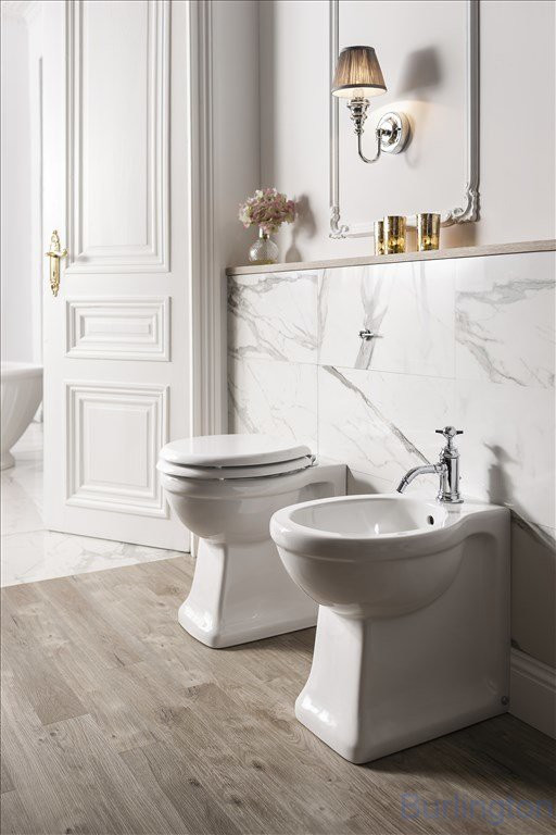 Унитаз пристенный