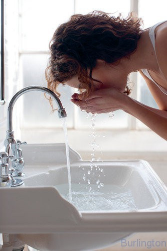 Смеситель для раковины на 2 отверстия со скрытым сливом-переливом [CL28 + W9] - подходит только для раковины B14