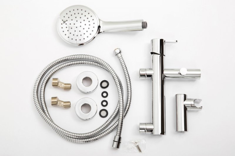 Смеситель для ванны и душа однорычажный в комплекте с ручным душем, шлангом и держателем Cezares LEAF-VD-MM