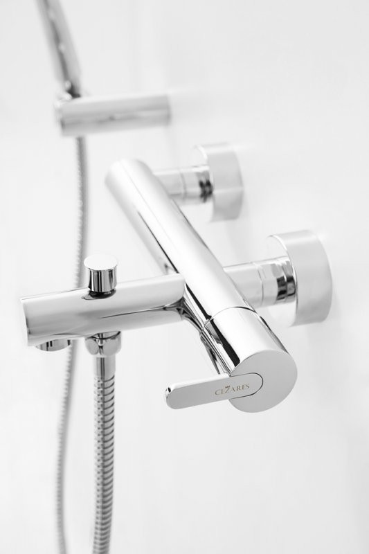 Смеситель для ванны и душа однорычажный в комплекте с ручным душем, шлангом и держателем Cezares LEAF-VD-SR