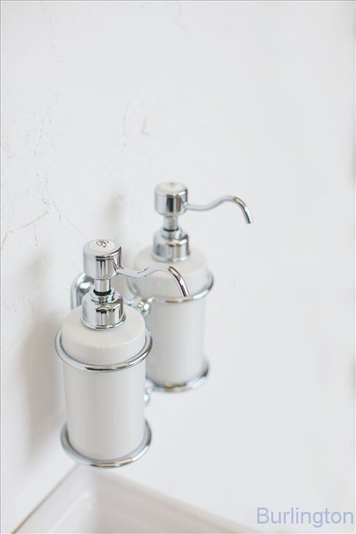 Дозатор для жидкого мыла, двойной [A20 CHR]