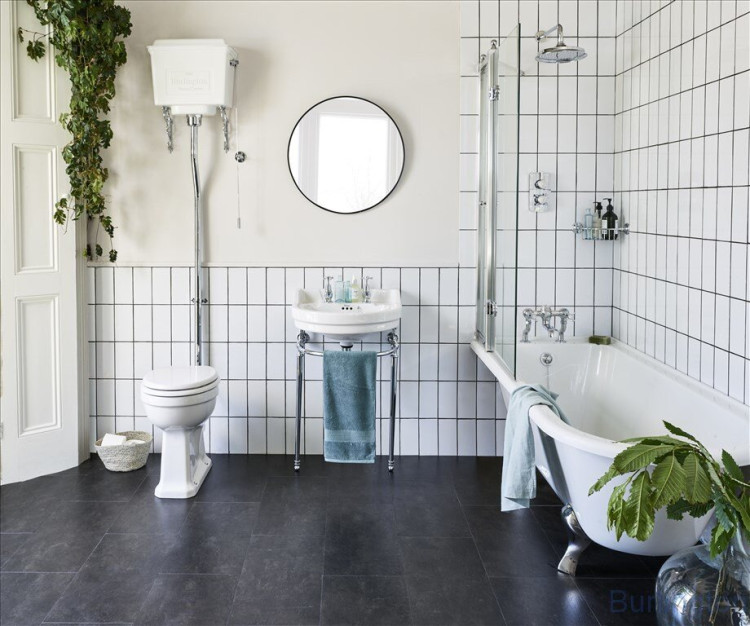 Унитаз с высоким бачком из белого алюминия