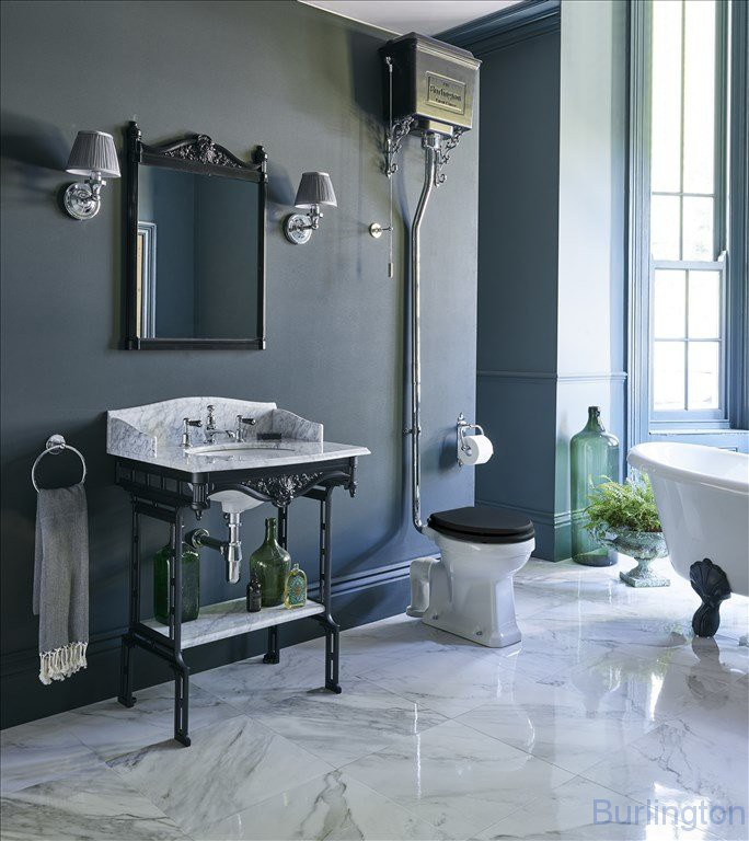 Напольный унитаз с высоким бачком из черного алюминия