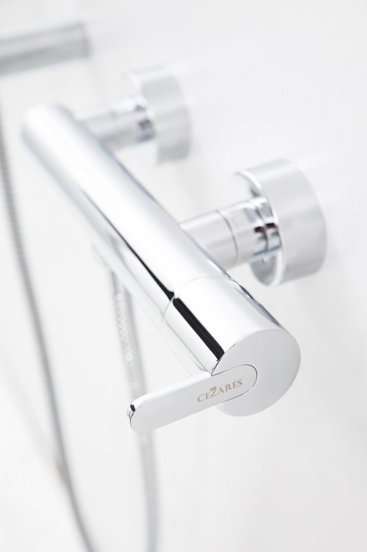 Смеситель для душа однорычажный в комплекте с ручным душем, шлангом и держателем Cezares LEAF-D-MM