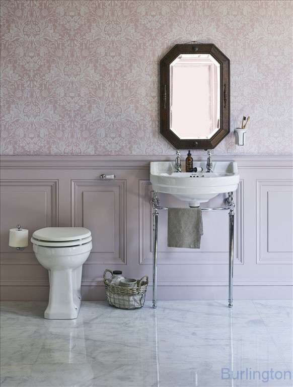 Раковина 56 см на 1 или 2 отверстия с хромированным подстольем