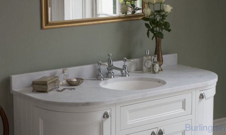 Смеситель для раковины на 3 отверстия Regent, с донным клапаном [KER12]