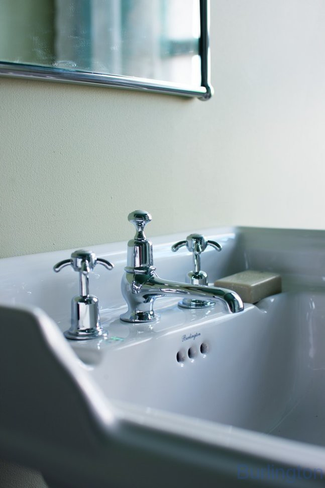 Смеситель для раковины на 3 отверстия с донным клапаном [AN12]