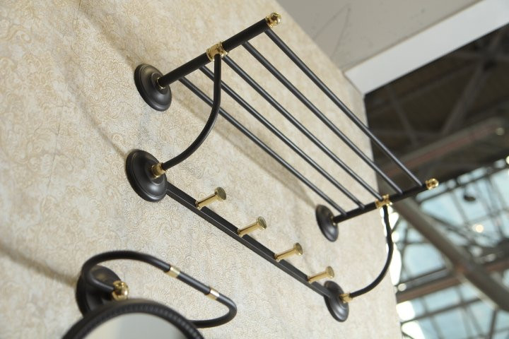 Полотенцедержатель с крючками,57 см ART&MAX AM-2151-Nero/Do-Ant