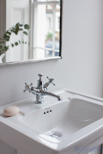 Раковина 58 см на 3 отверстия с полупьедесталом