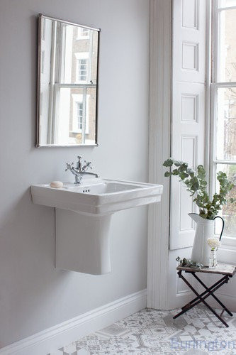 Раковина 58 см на 3 отверстия с полупьедесталом