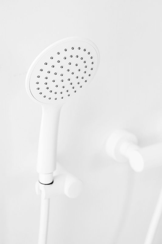 Смеситель для душа однорычажный в комплекте с ручным душем, шлангом и держателем c тонкой ручкой Cezares LEAF-D-L-SR