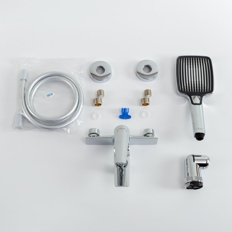 Смеситель для ванны и душа в комплекте с ручным душем, шлангом и держателем Cezares LINER-VD-01