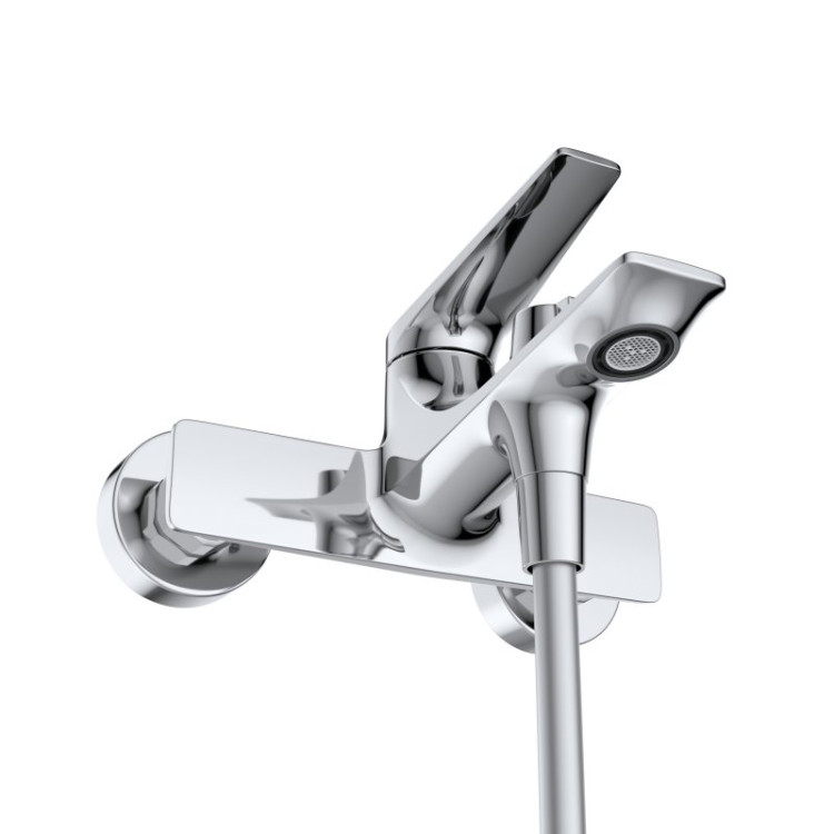 Смеситель для ванны и душа в комплекте с ручным душем, шлангом и держателем Cezares LINER-VD-GM