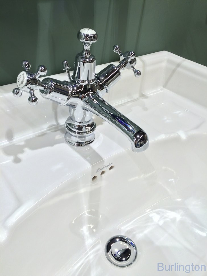 Смеситель для раковины на 1 отверстие Regent, с донным клапаном [CLR4]