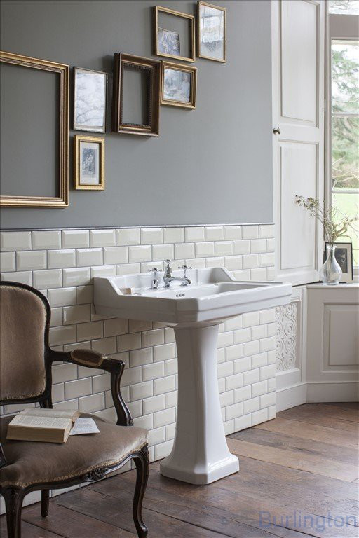 Раковина 61 см на 1 или 3 отверстия, c пьедесталом и полотенцедержателем