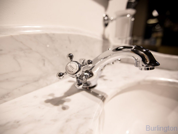 Смеситель на 1 отверстие, с донным клапаном [STA11]