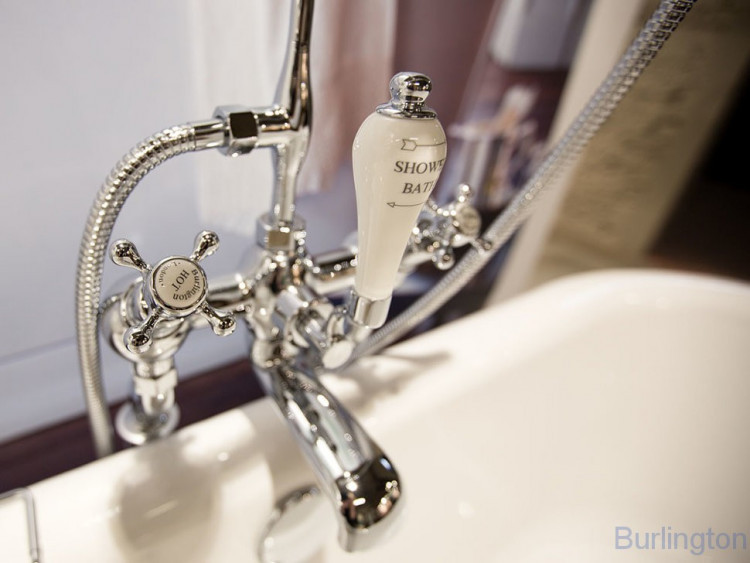 Смеситель для ванны