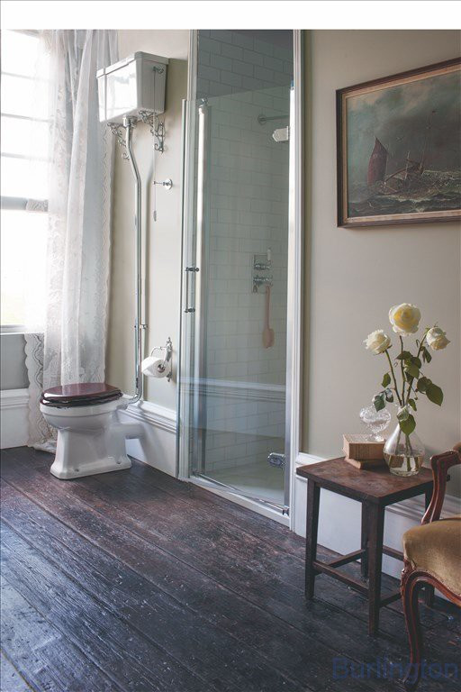 Ретро унитаз с керамическим бачком наверху