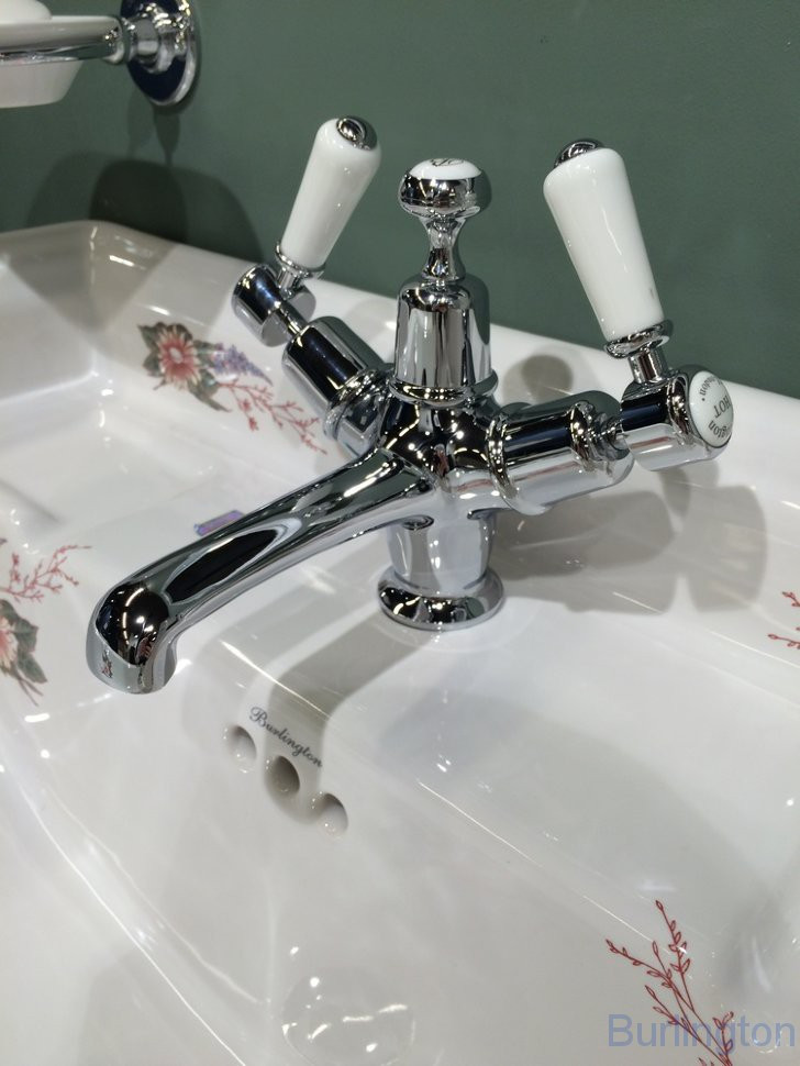 Смеситель для раковины на 1 отверстие с кнопкой Click-Clack [KE6]