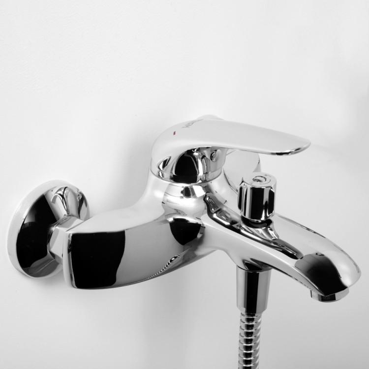 WasserKRAFT Rossel 2801 Смеситель для ваннкороткиизливом